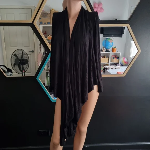 🤩UnderCoverWear Throw - Picture 1 of 6